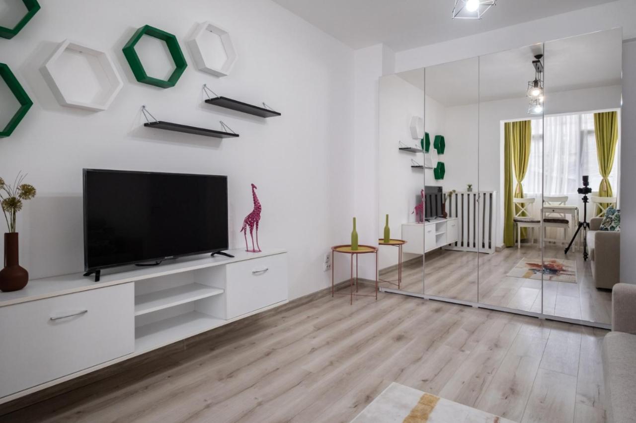 Laroka House Cosy And Modern Apartment Universitate-City Centre Bucarest Exterior foto